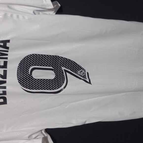 Real Madrid White Jersey - Picture 3 of 6